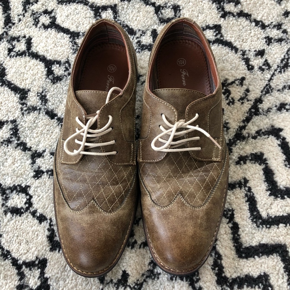 Men’s brown dress shoes